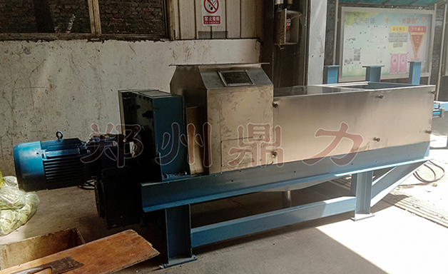 �ϲ�Ҷ������ѹ��ˮ���豸ͼ